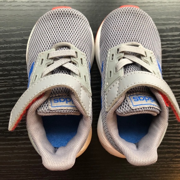 Toddler boy ADIDAS shoes. Size 5 - Picture 2 of 5